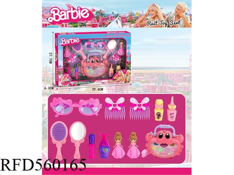 BARBIE PLAYS HOUSE