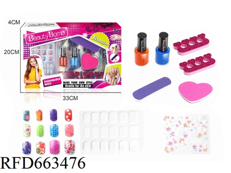 GIRLS' MANICURES WITH FAKE NAIL PATCHES