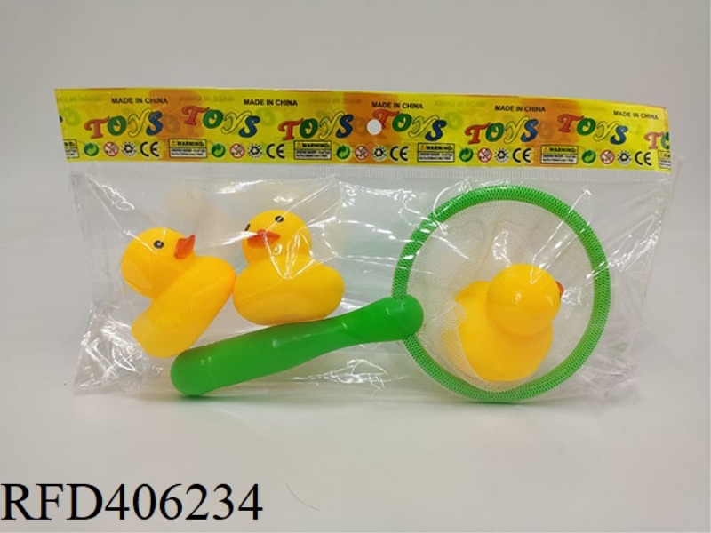 PLAYING IN A SMALL NET FISHING WITH 3 DUCKLINGS