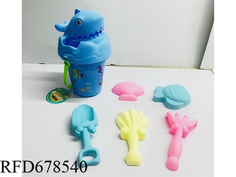 7-PIECE BEACH EQUIPMENT