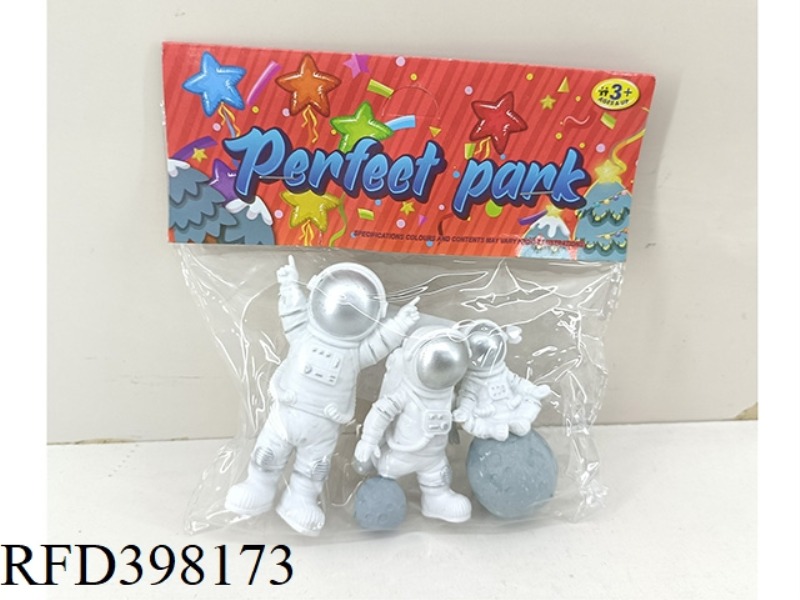 3 ASTRONAUTS