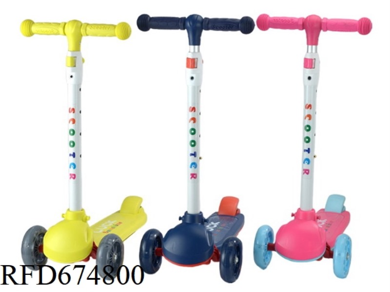 THE THREE-WHEELED SCOOTER IS EQUIPPED WITH LIGHTS
