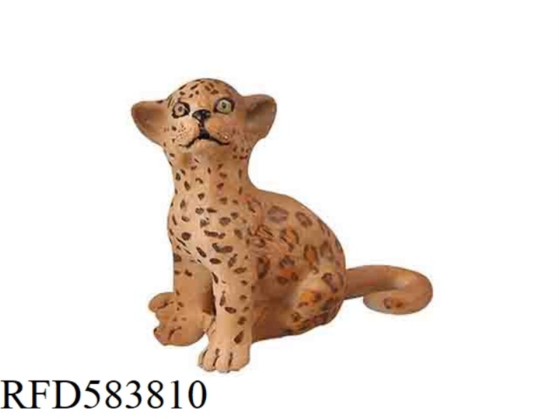 SITTING LEOPARD