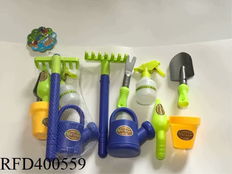 GARDEN TOOLS (THREE ASSORTED)