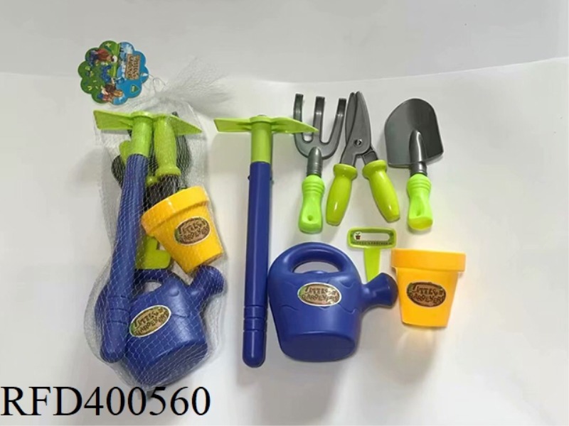 GARDEN TOOLS (THREE ASSORTED)