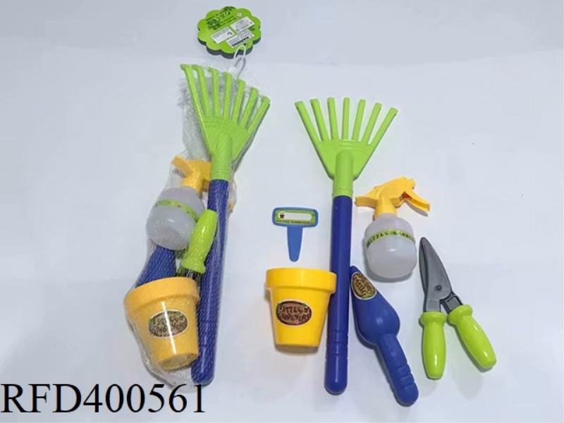 GARDEN TOOLS (THREE ASSORTED)