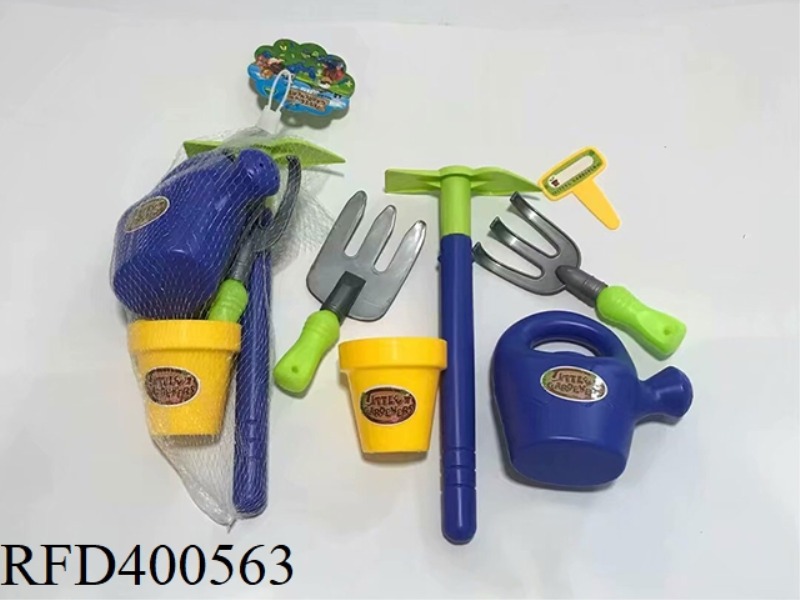 GARDEN TOOLS (THREE ASSORTED)