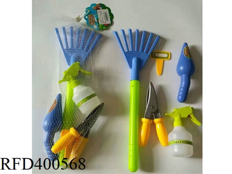 GARDEN TOOLS (THREE ASSORTED)