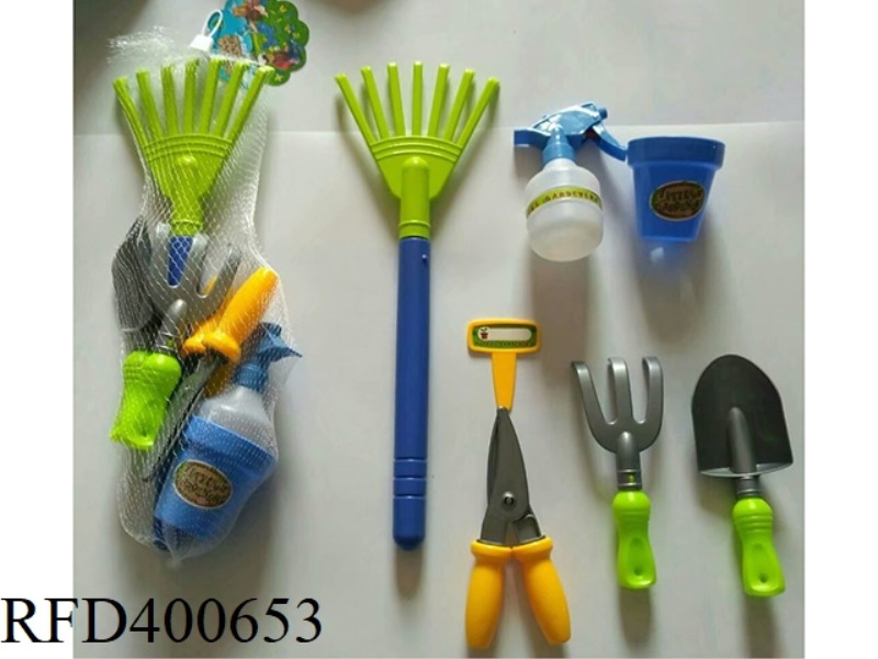 GARDEN TOOLS (THREE ASSORTED)