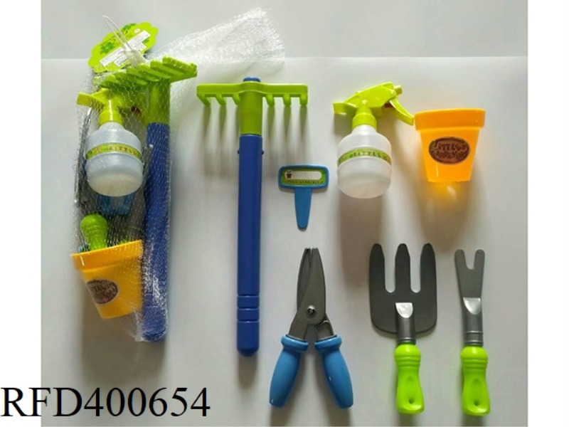 GARDEN TOOLS (THREE ASSORTED)