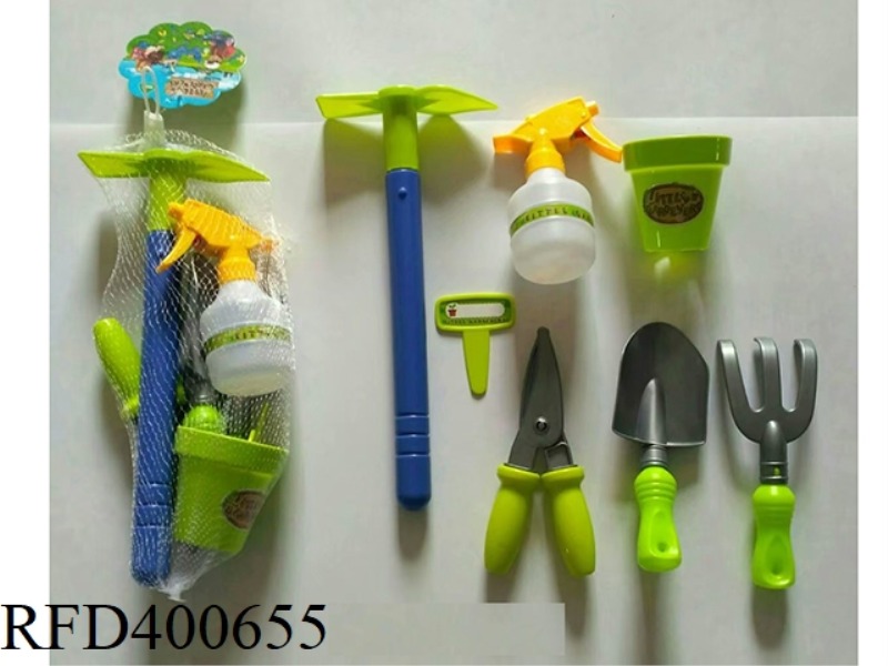 GARDEN TOOLS (THREE ASSORTED)